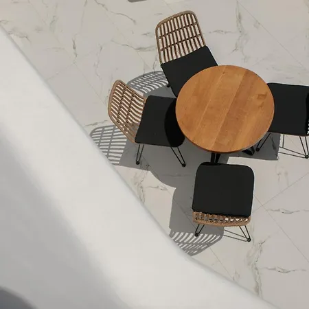 Naxos Black Concept Maisonette