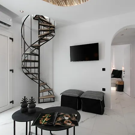 Naxos Black Concept Maisonette